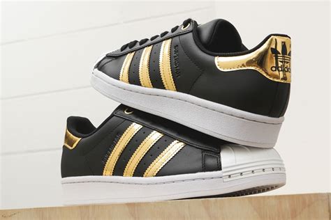 goldene ‘ Adidas Schuhe 